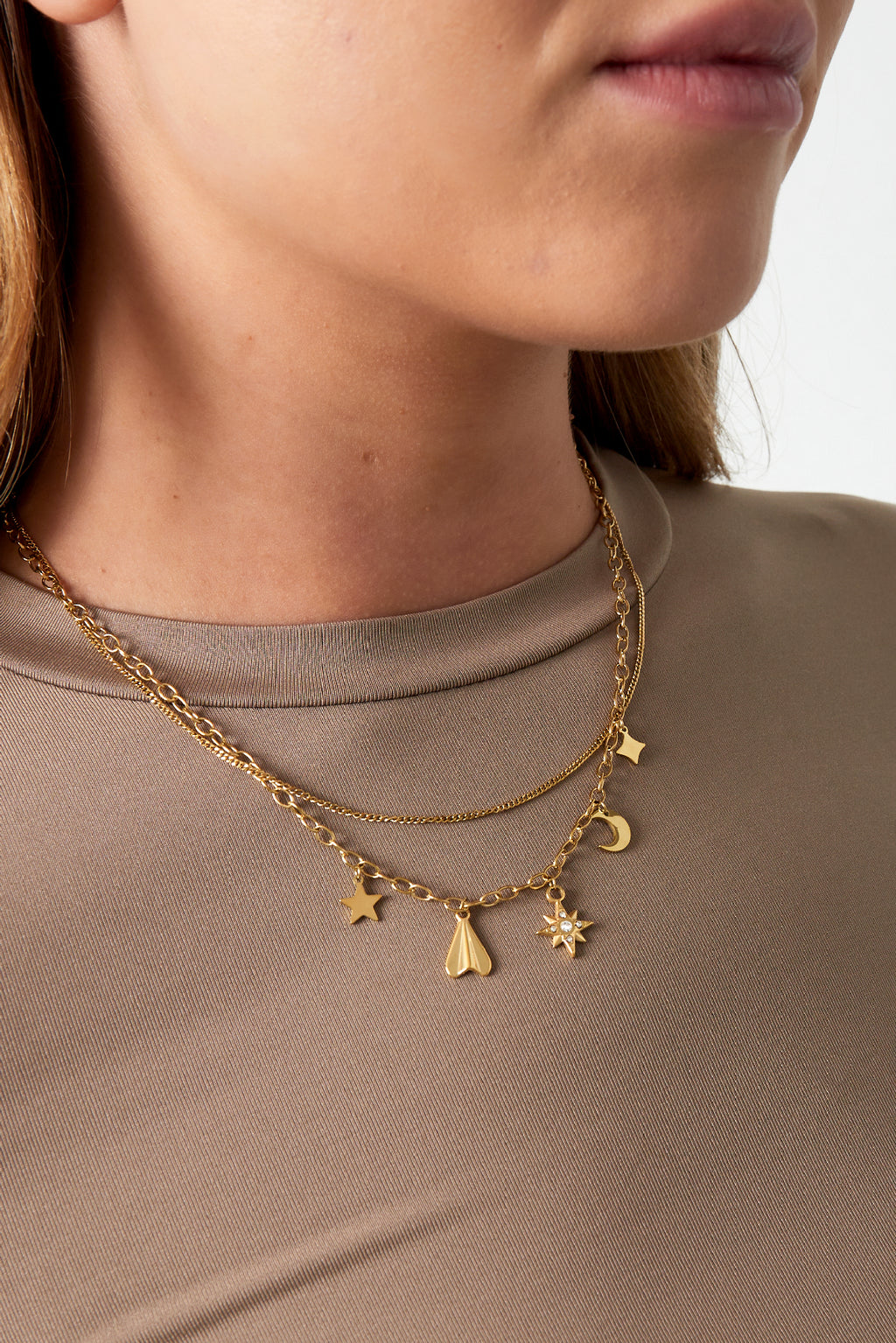 collana con ciondoli senza tempo