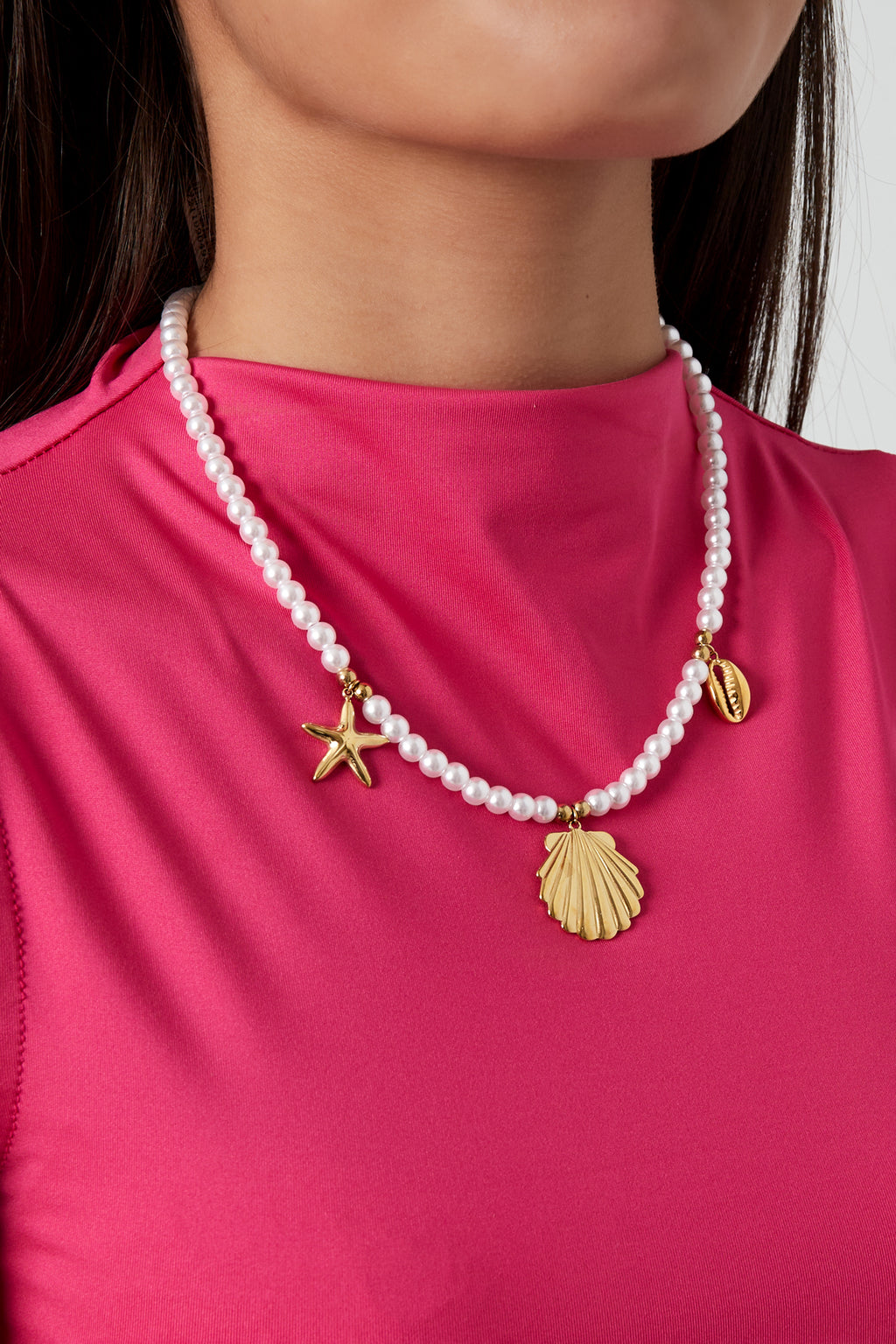 collana di perle con ciondoli marini