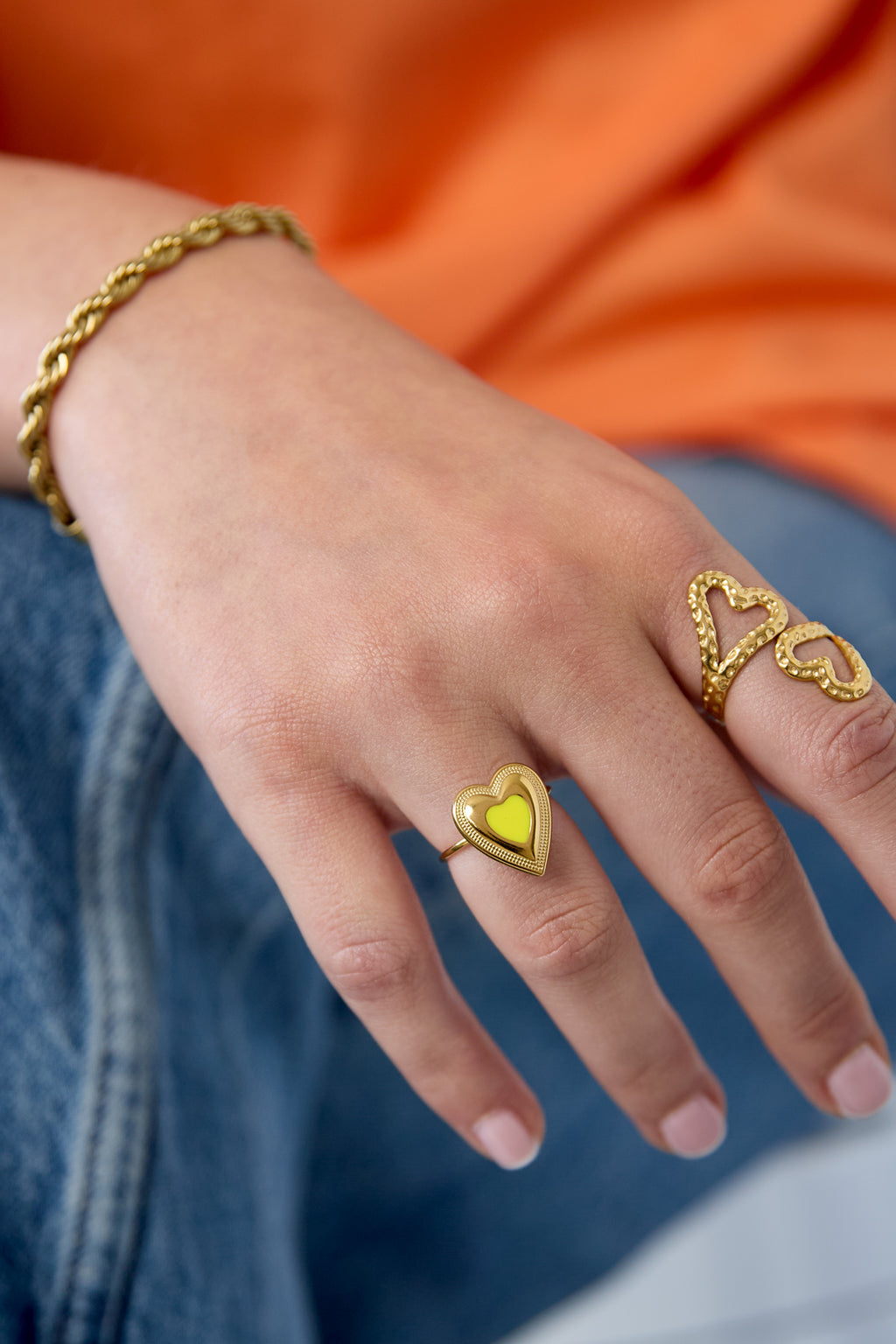 Anello regolabile con cuore colorato
