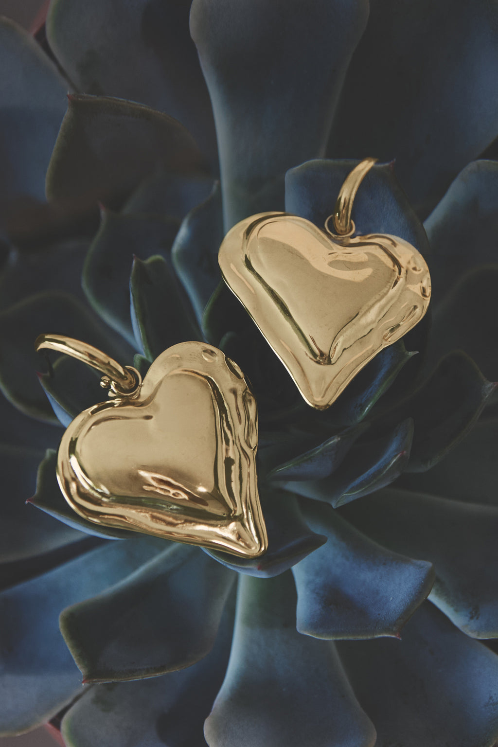 Orecchini con grande cuore pendente