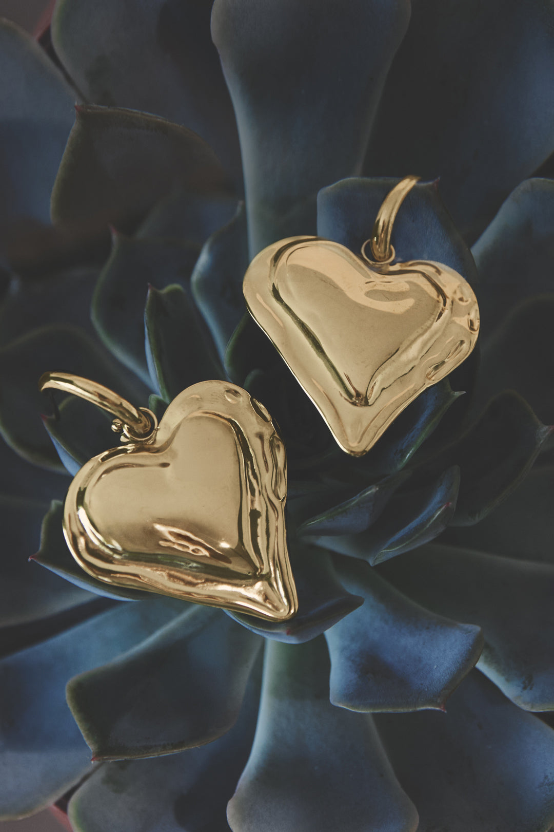 Orecchini con grande cuore pendente