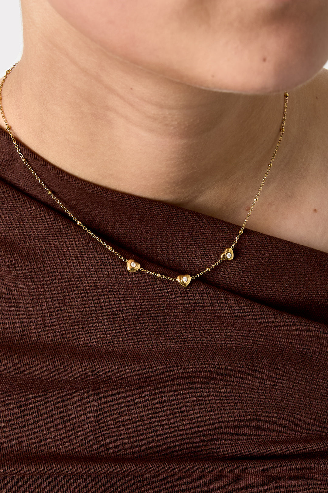 Collana con perline e cuori con pietra