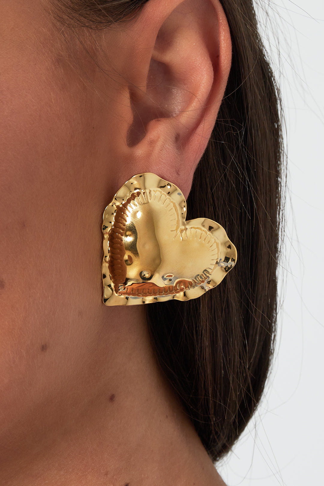Orecchini a forma di cuore abbracciato