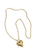 Collana lunga con ciondolo a forma di cuore vistoso