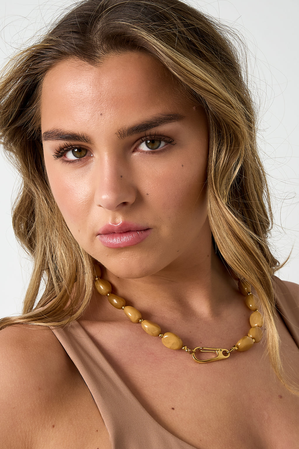 Collana con perline e chiusura frontale