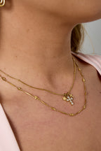 Collana con ciondoli a forma di croce e stella