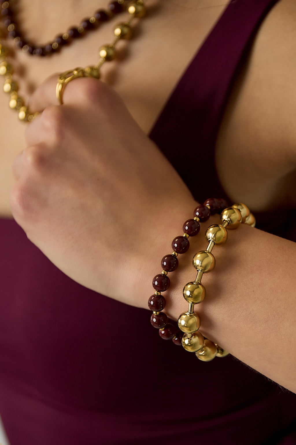 Braccialetti di perline collegate