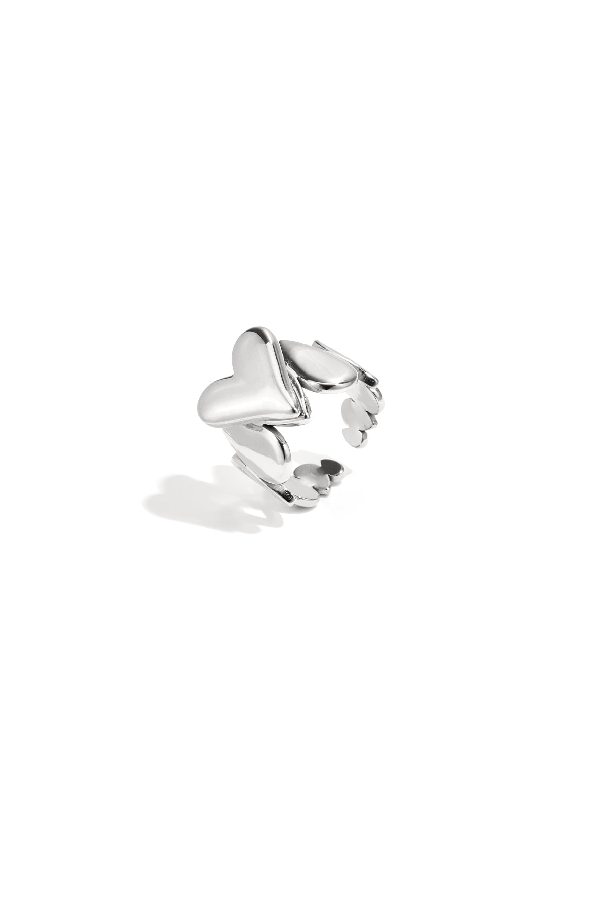 Anello importante con dettagli a goccia e cuore