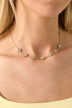 Collana con trifogli incastonati in zirconi