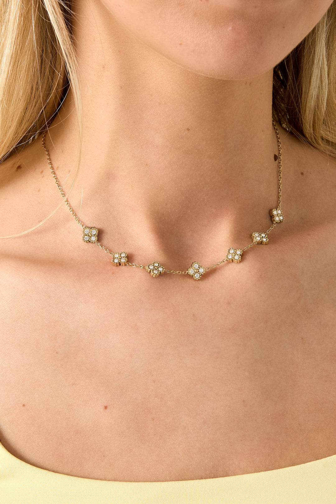 Collana con trifogli incastonati in zirconi