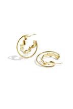 Orecchini a doppio cerchio con twist