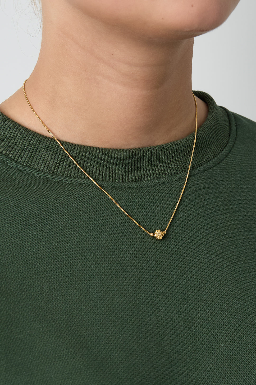 Collana minimalista con un quadrifoglio