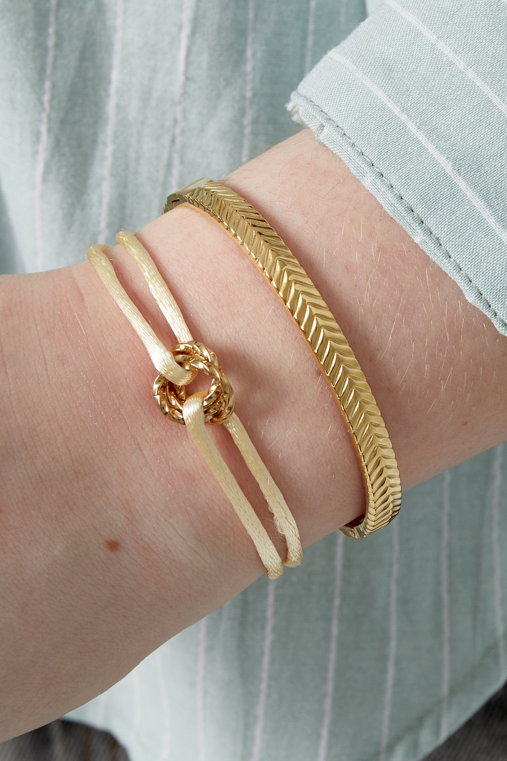 Bracciale con nodo del giorno soleggiato