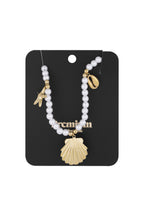 collana di perle con ciondoli marini