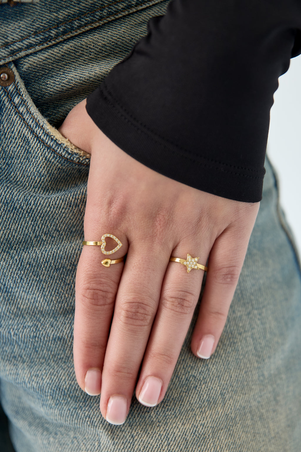 Anello minimalista regolabile con stella di strass