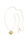Collana di media lunghezza con ciondolo a forma di cuore