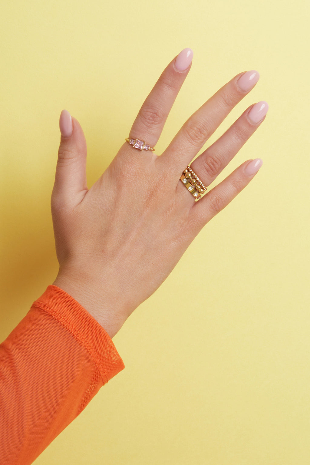 Anello minimalista con pietre