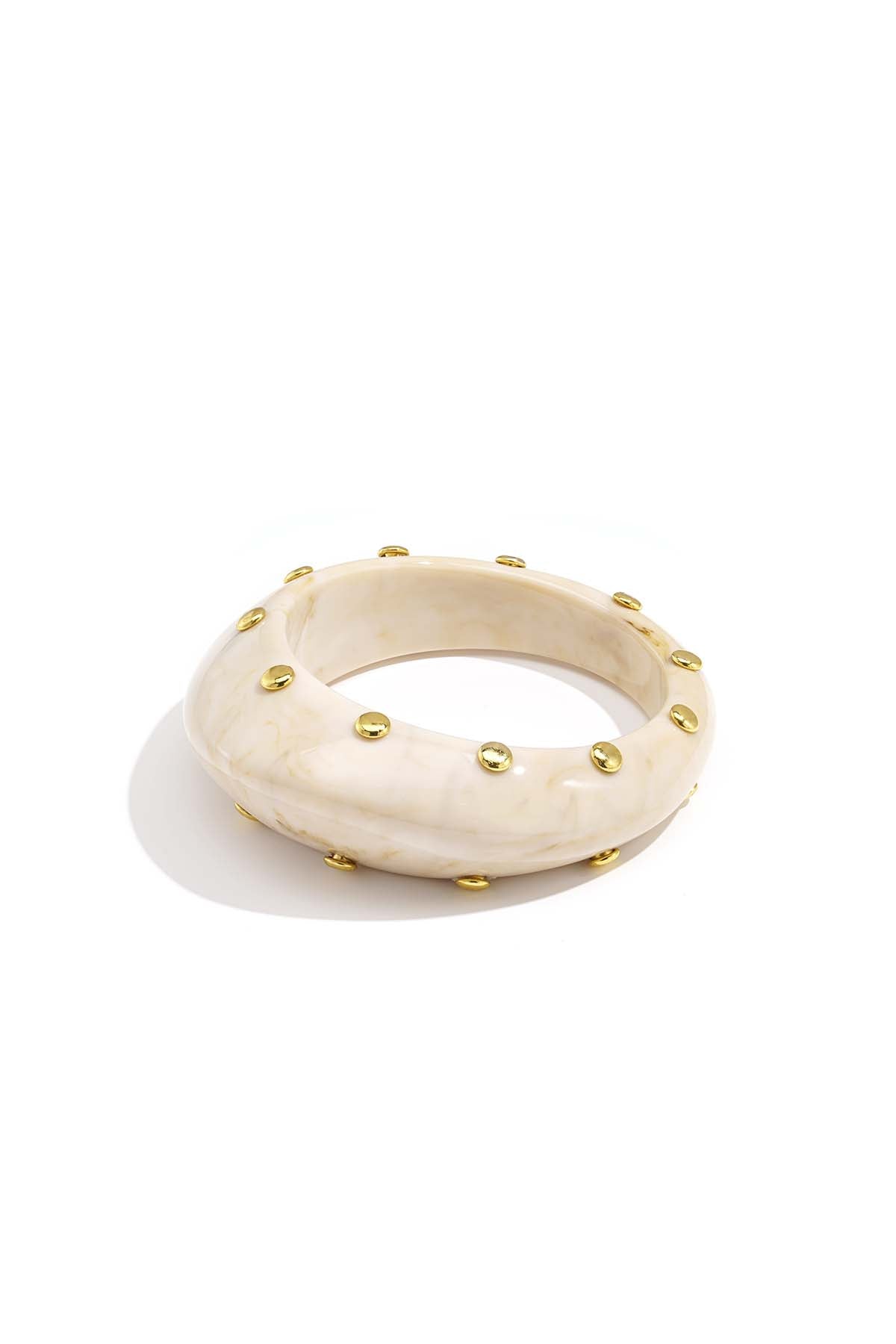 Bracciale rigido in resina con borchie
