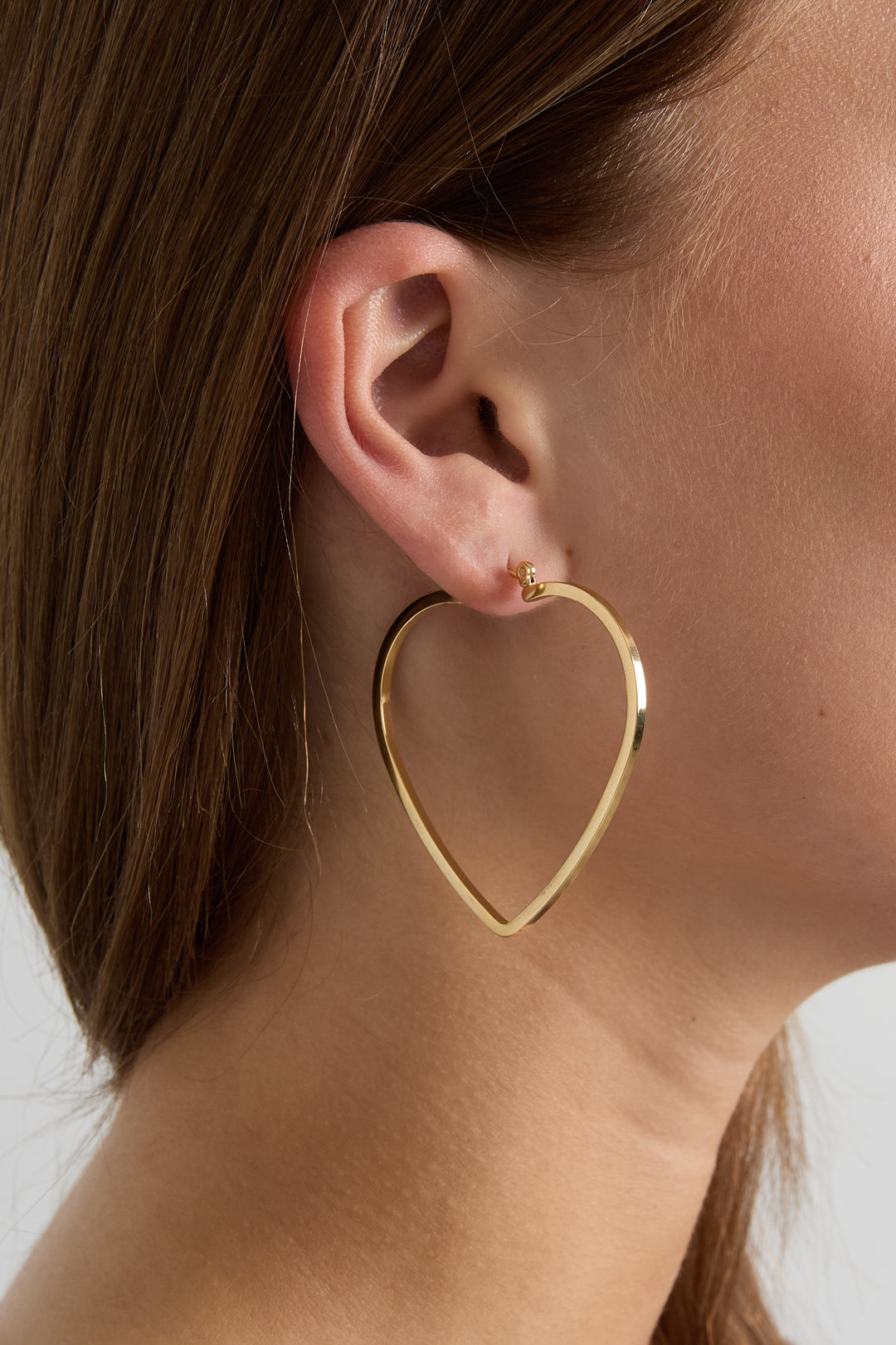 Orecchini a cerchio minimalisti a forma di cuore