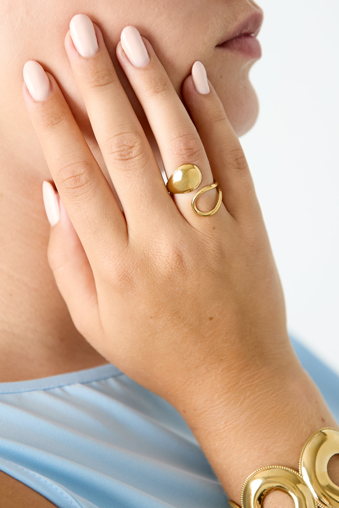 Anello con motivo a spirale