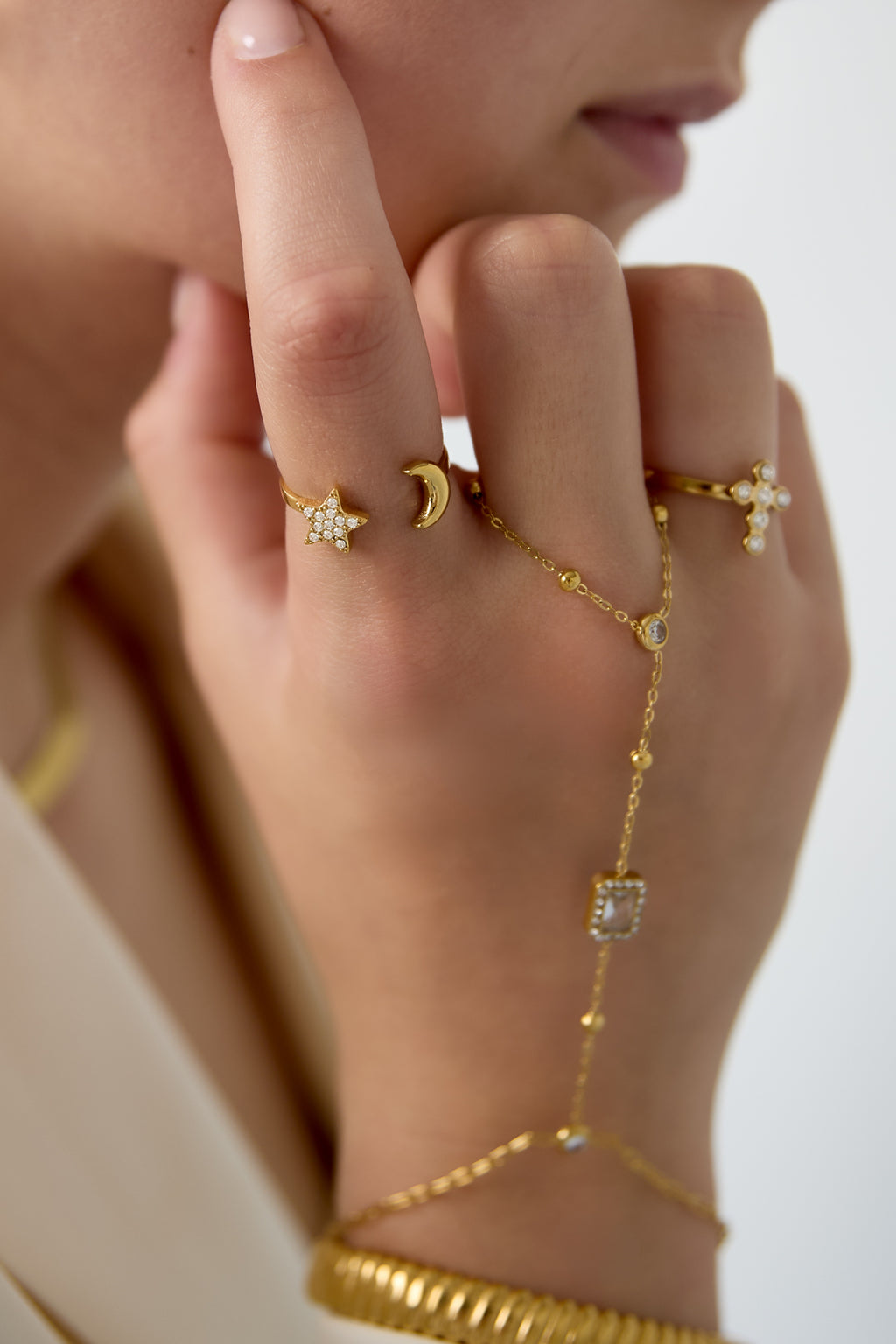 Anello regolabile con luna e stella scintillante
