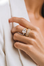Anello di tendenza regolabile con pietre di zirconi cubici
