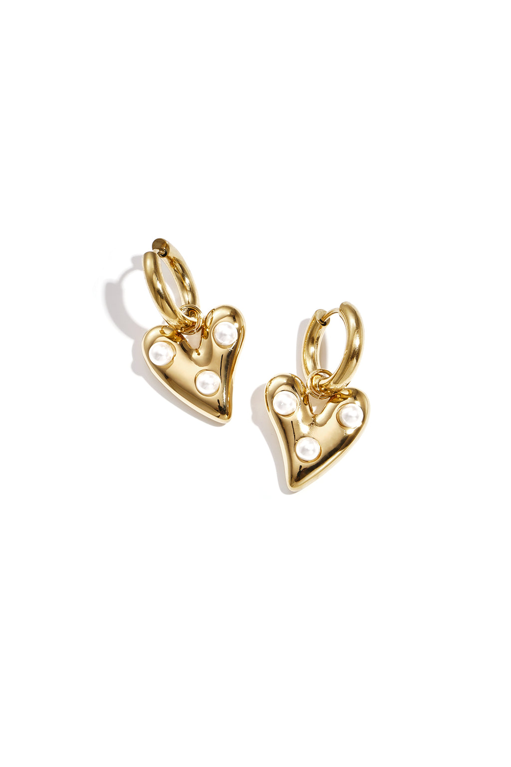 Orecchini a cerchio con cuore pendente e perle
