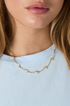 Collana con motivo a zigzag e pietre