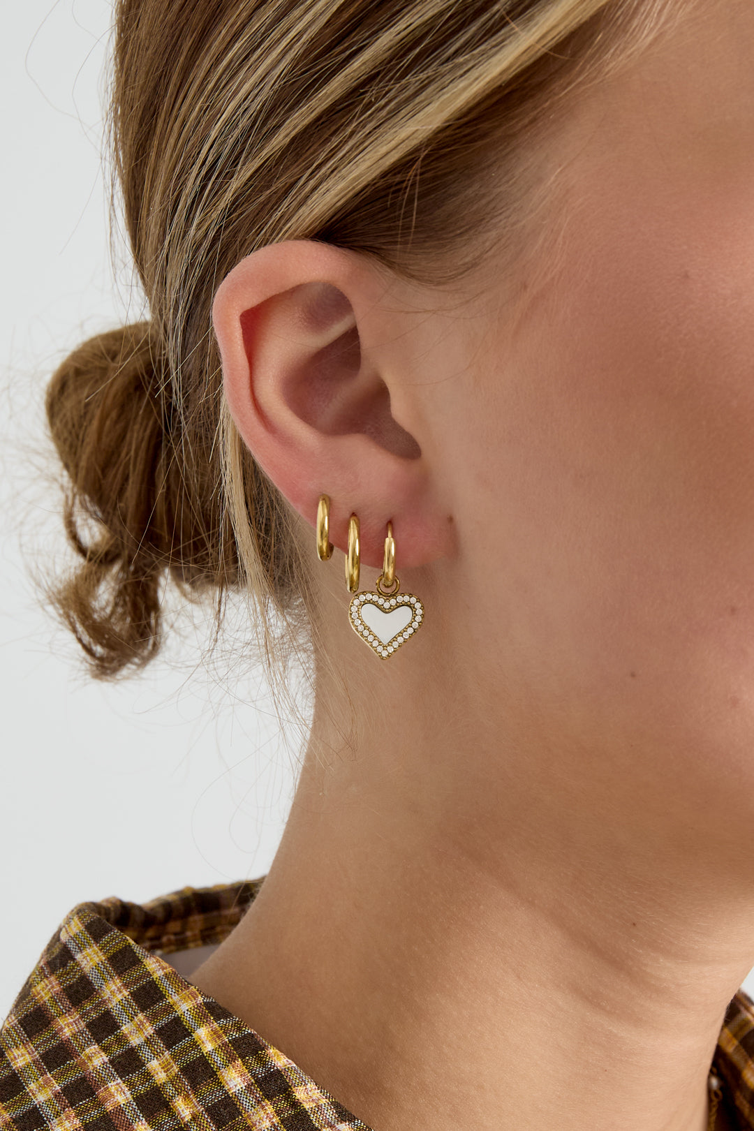 Orecchini con cuori pendenti in madreperla