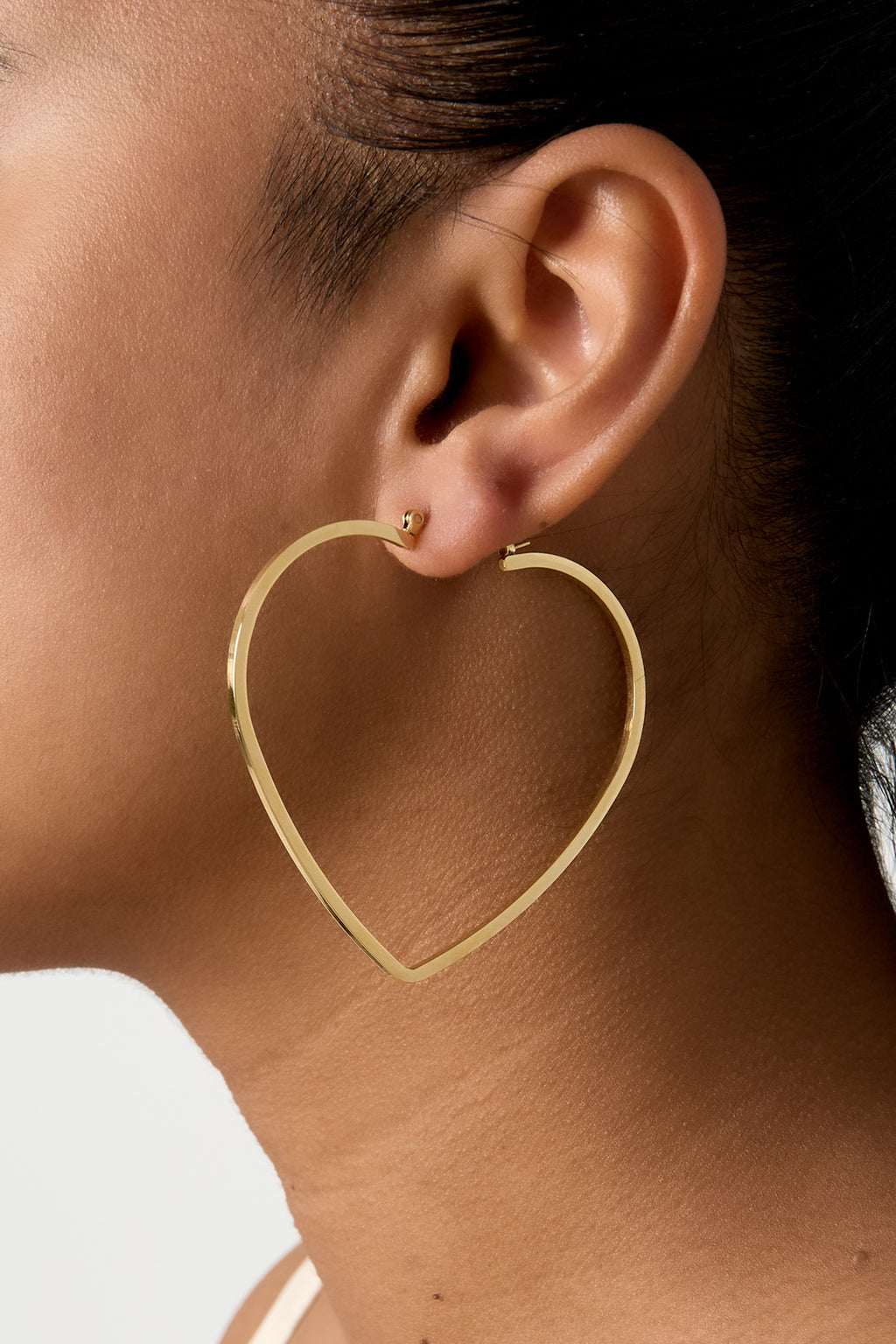 Orecchini a cerchio minimalisti a forma di cuore