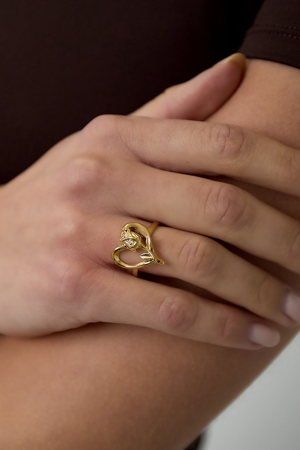 Anello con rosa sul cuore
