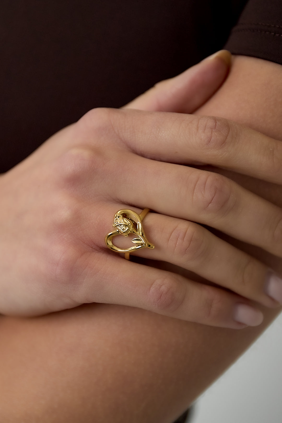 Anello con rosa sul cuore