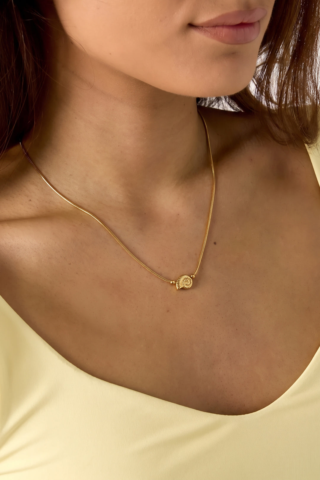 Collana minimalista con piccola conchiglia a spirale