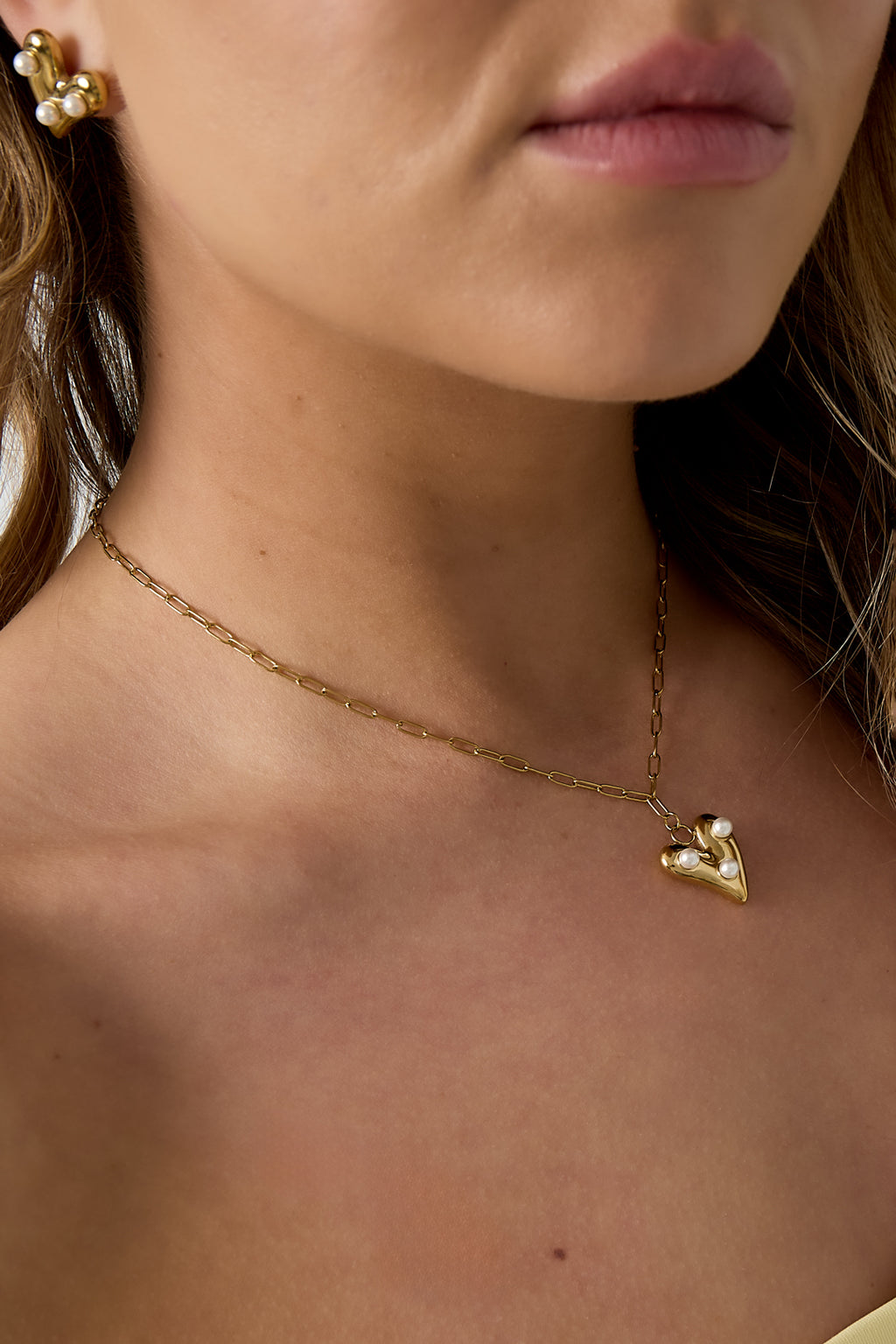 Collana con cuore pendente e perle