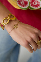 Bracciale con fiori giocosi a forma di corallo di varie dimensioni