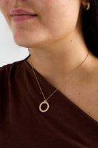 Collana con cerchio intarsiato