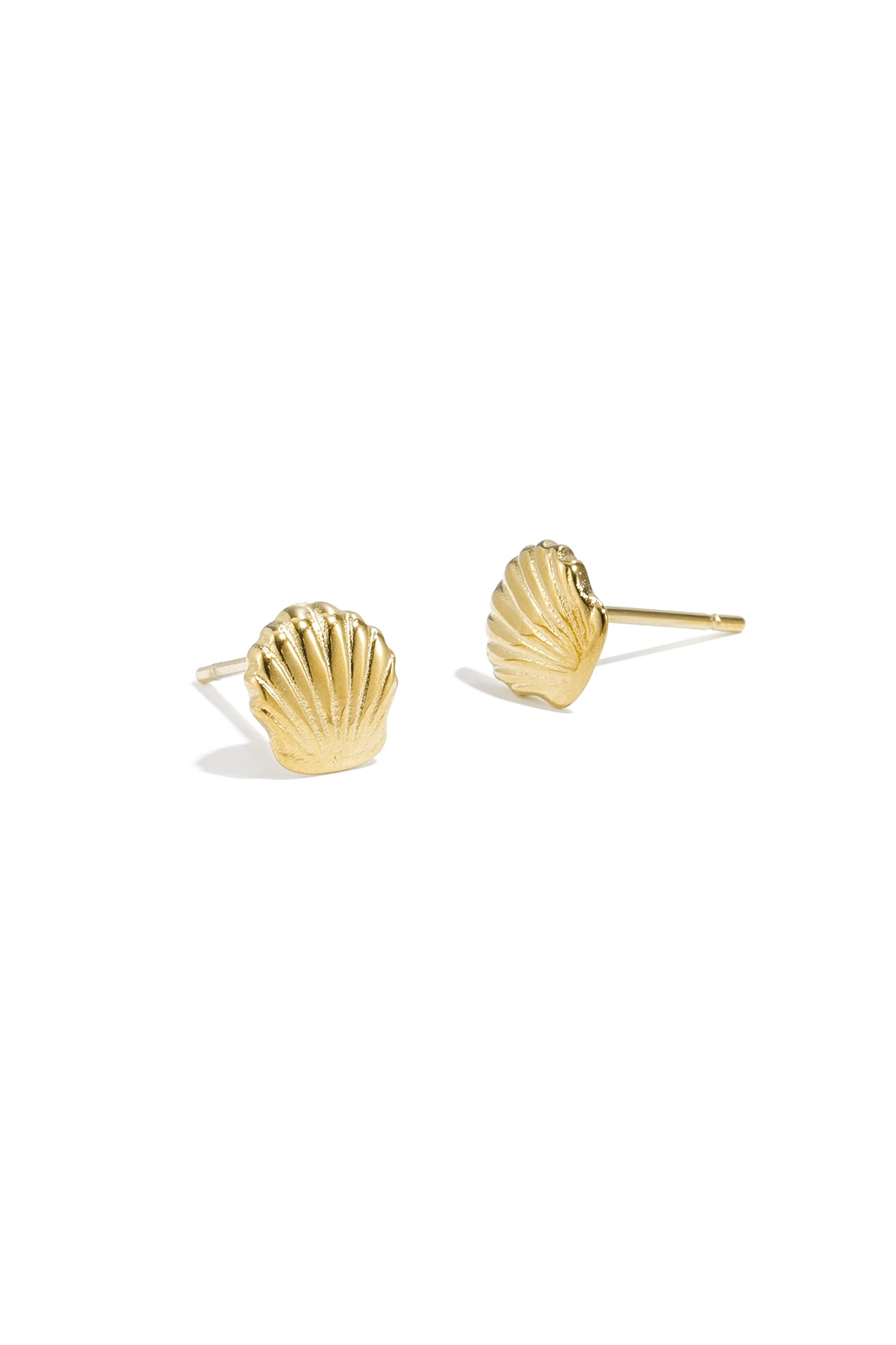 orecchini a bottone con conchiglia
