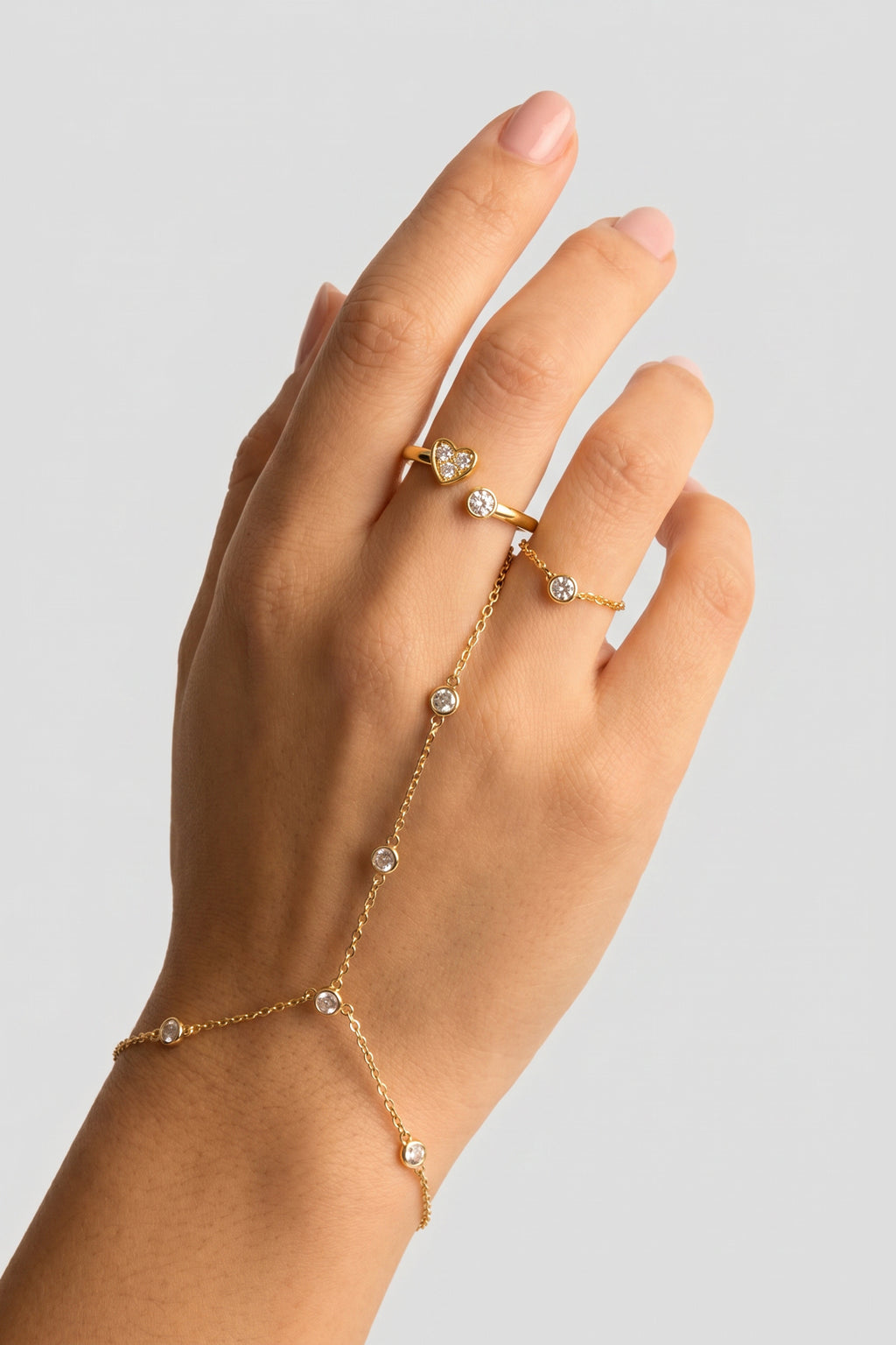 Anello minimalista regolabile con pietre e cuore
