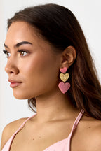 Orecchini vistosi con cuori glitterati