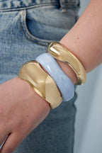 Bracciale dorato con ondeggiamento