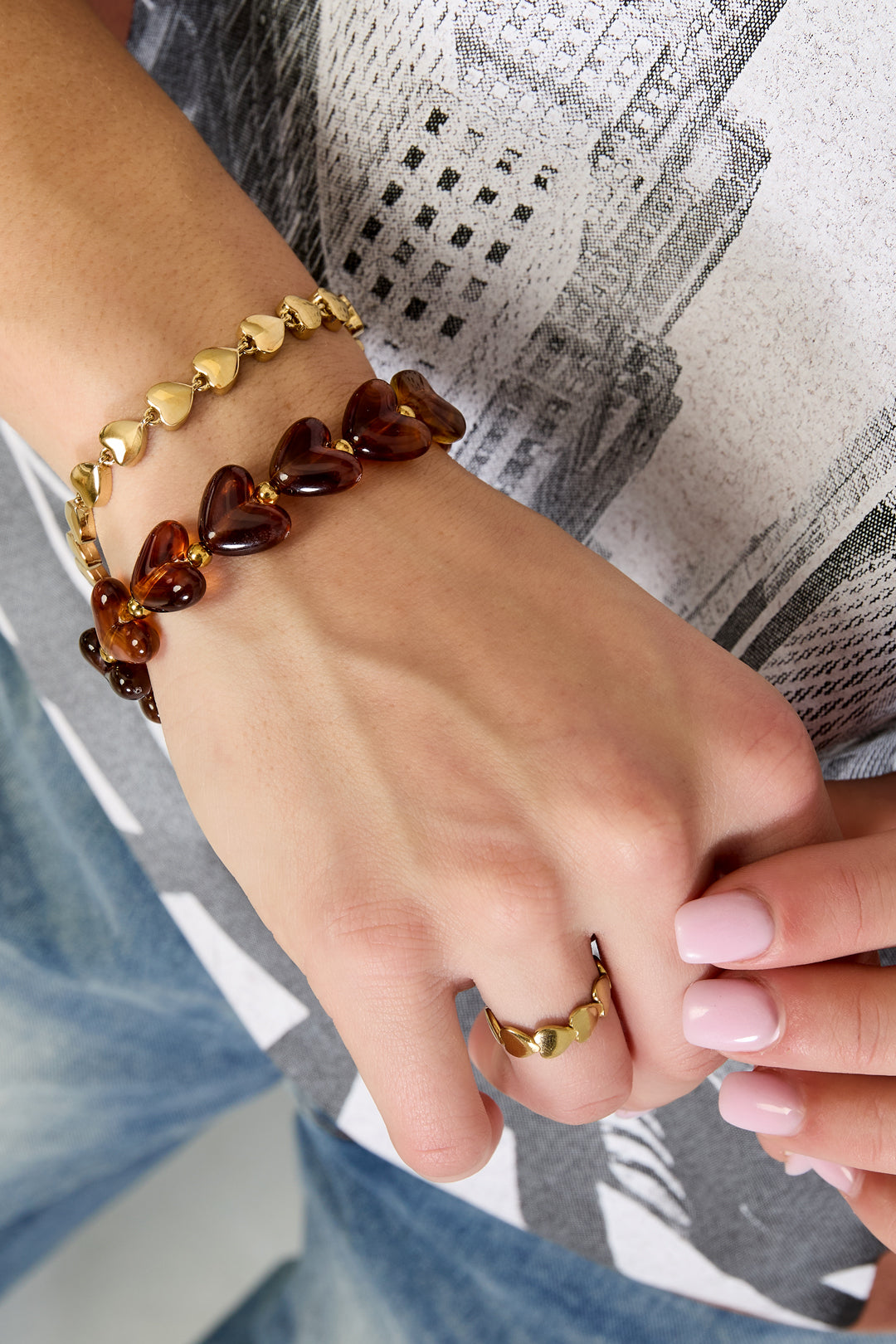 Bracciale elastico con perline a forma di cuore