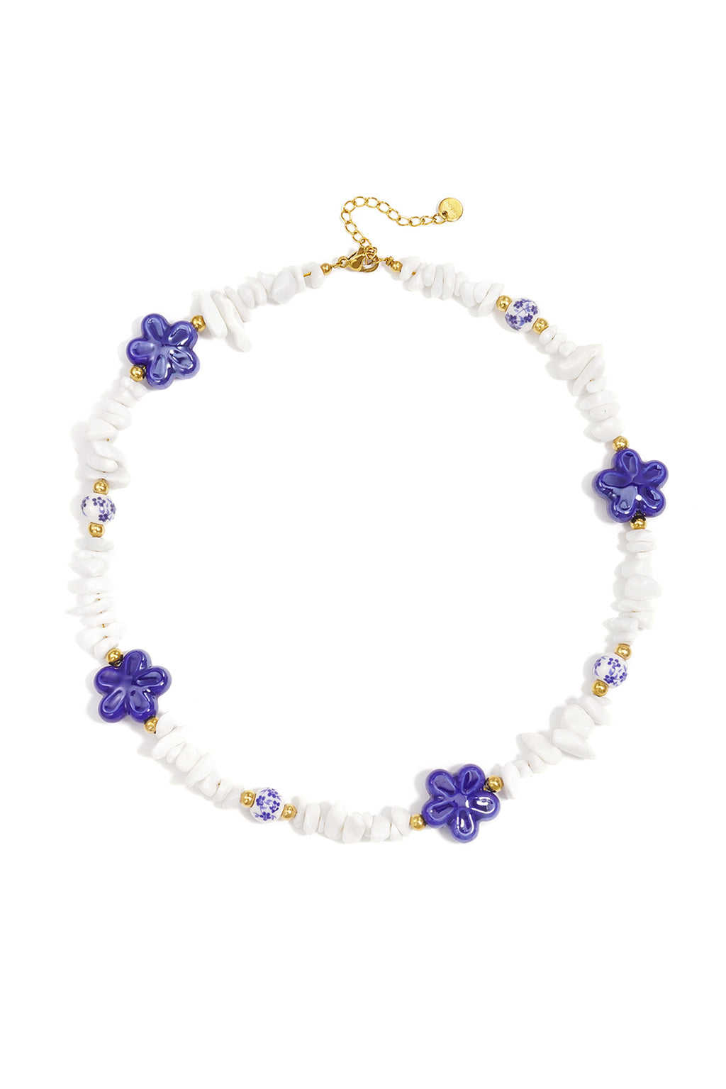 Collana con perline di pietra, perline bianche con fiori blu e fiori vistosi