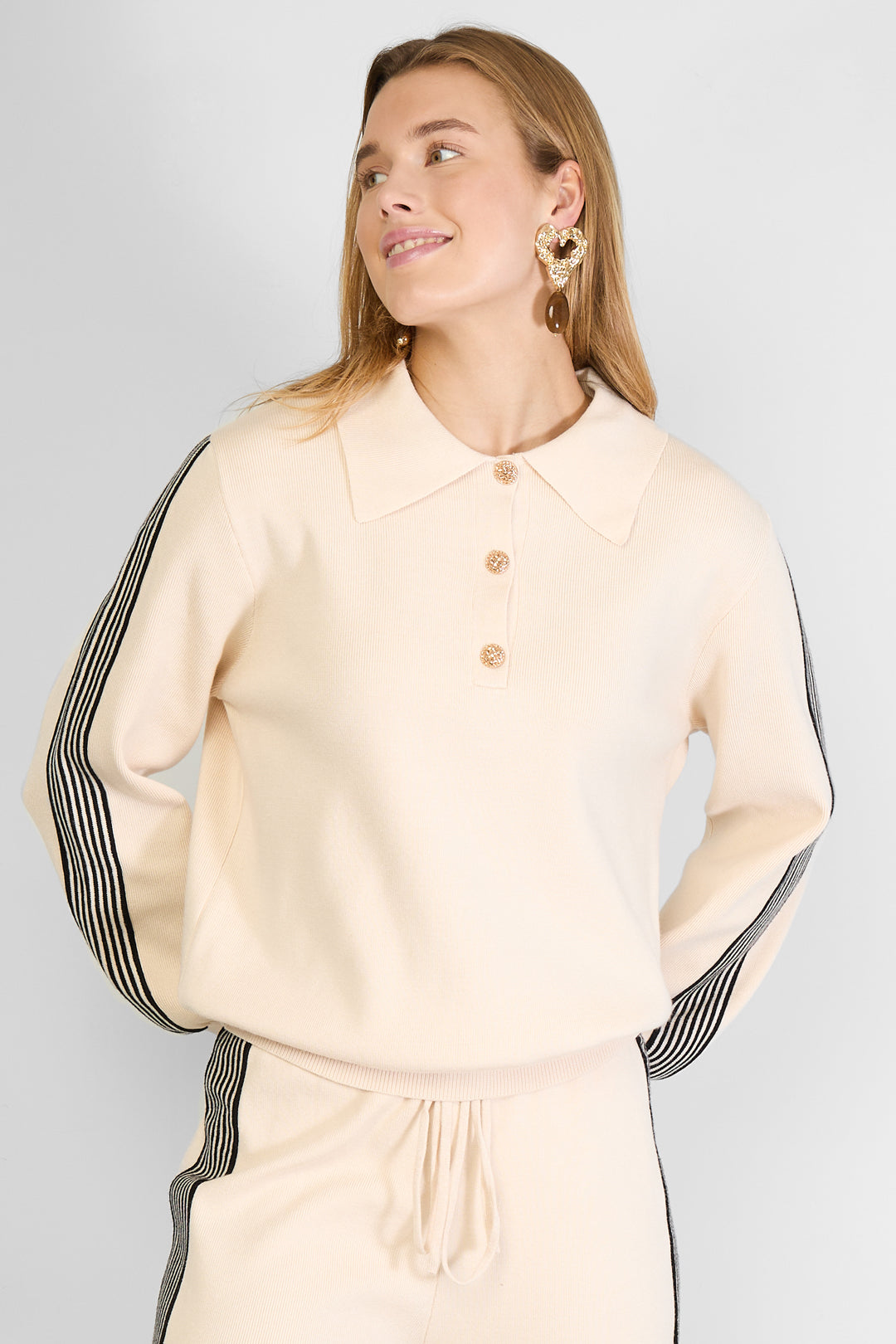 Maglione lavorato a maglia con strisce