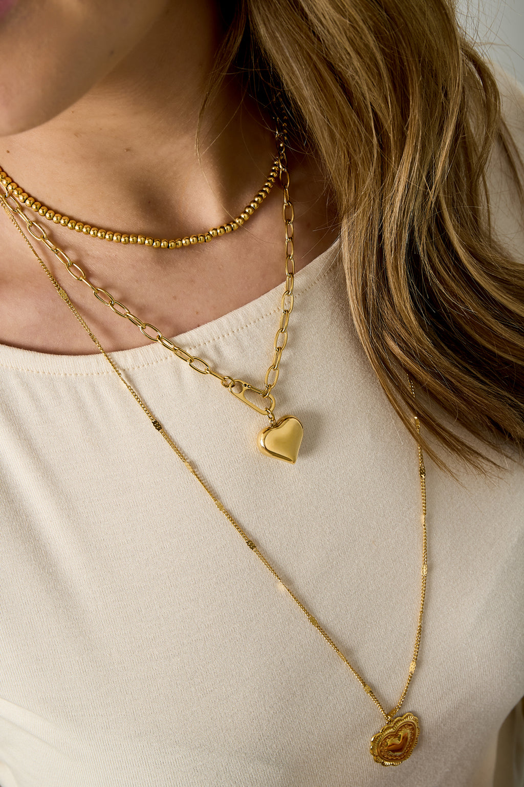 Collana pendente a cuore con chiusura frontale