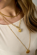 Collana pendente a cuore con chiusura frontale