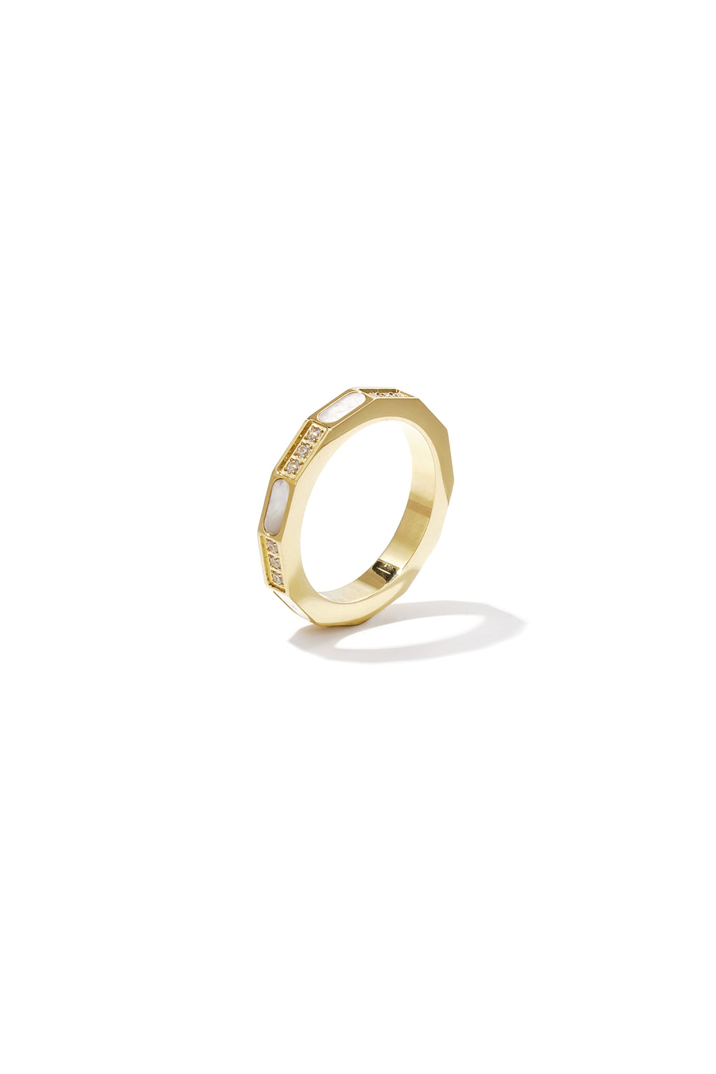 Anello angolare con pietre e dettaglio in madreperla