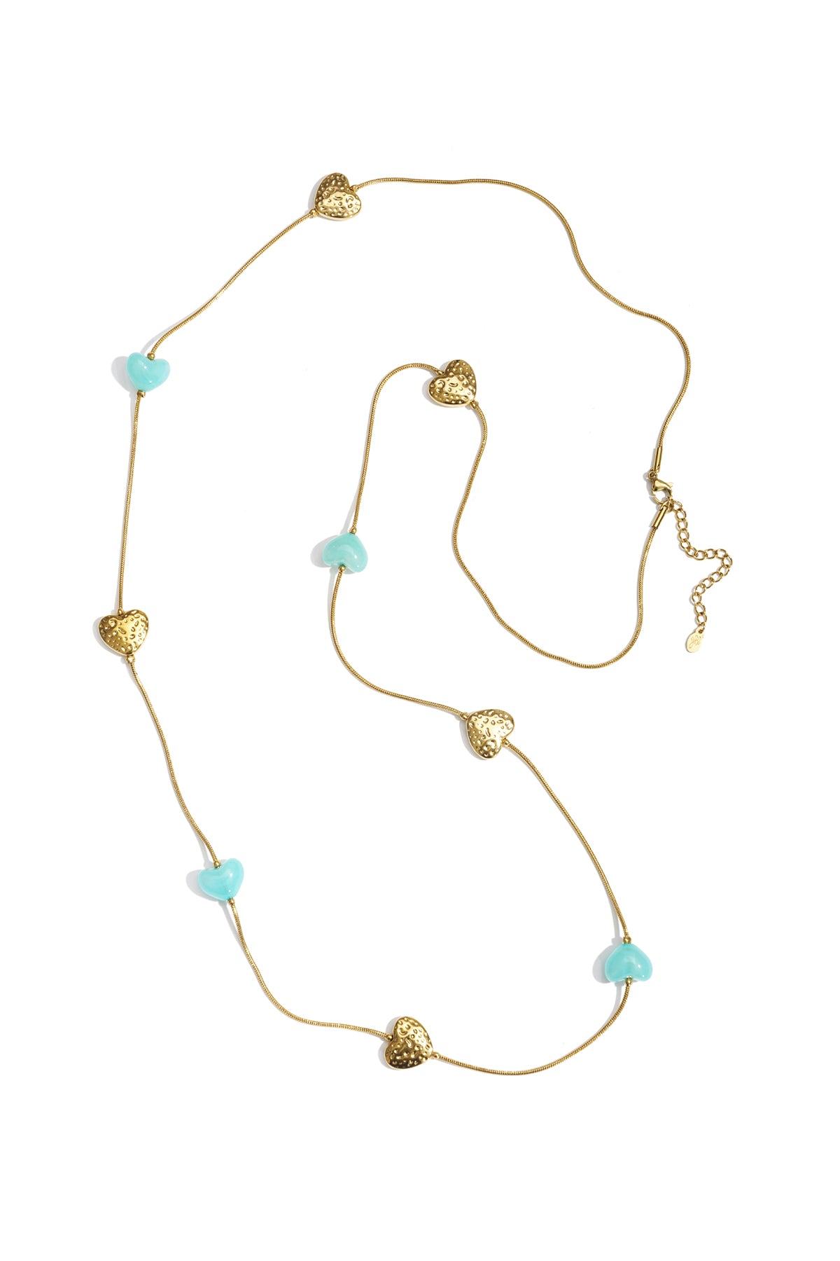 Collana lunga con perline di varie forme e dimensioni