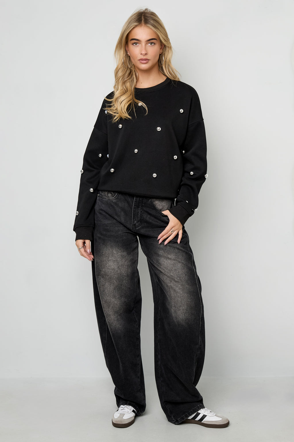 Maglione con borchie
