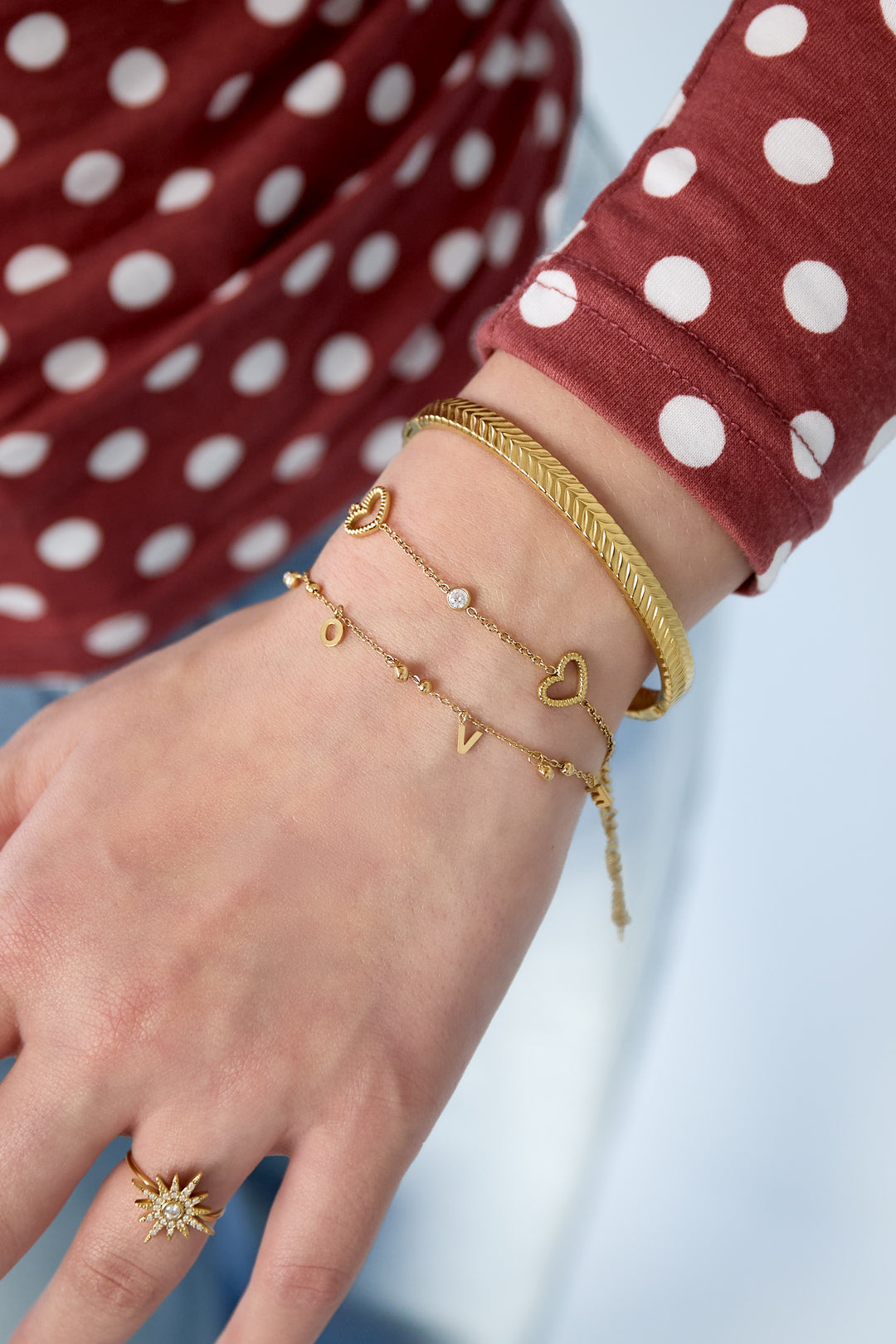 Bracciale a forma di cuore con pietre alternate