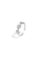 Anello con fiori minimalisti